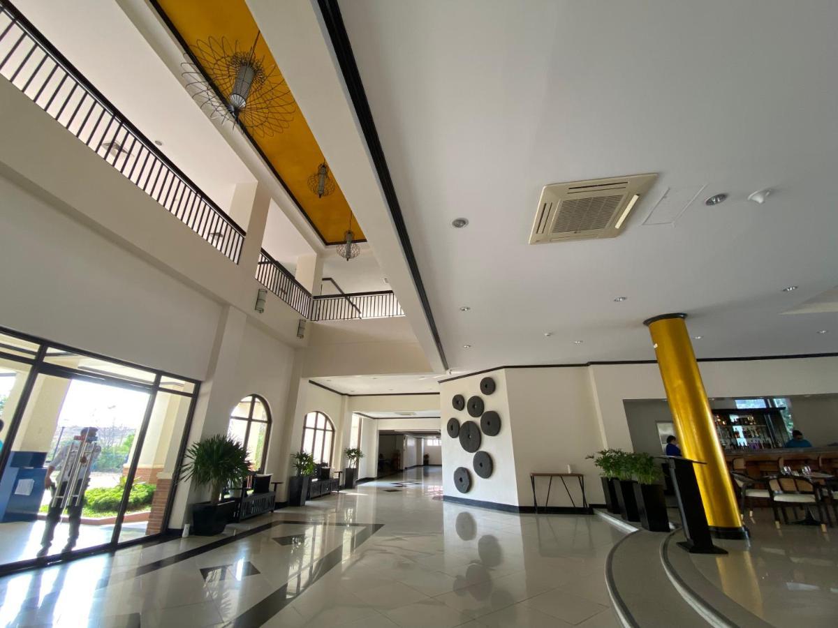 Plaza Del Norte Hotel And Convention Center Laoag Exterior foto